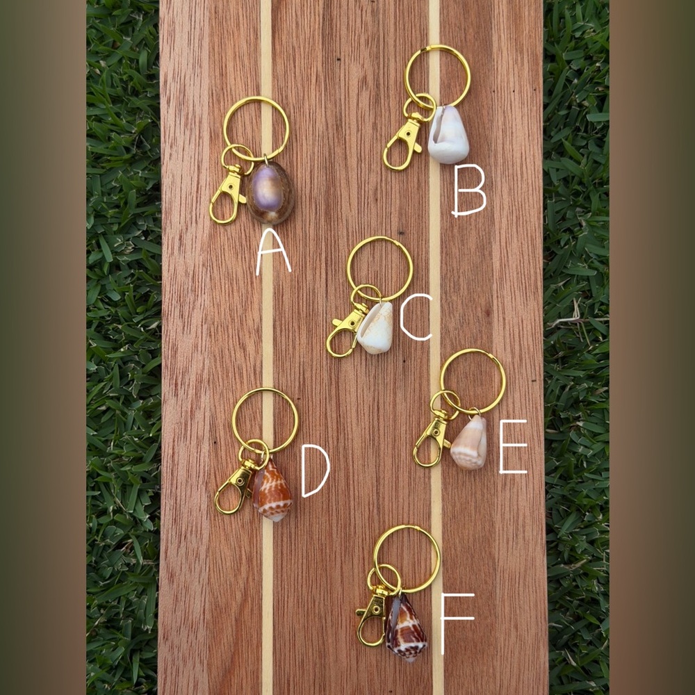 Cone Shell Keychain - Picture 2 of 2